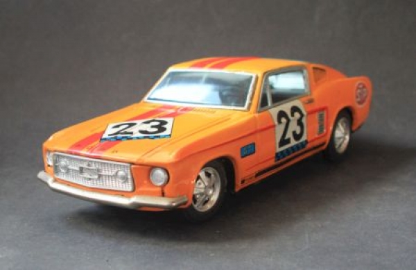Bandai Ford Mustang Fastback 1969 Tinmodel with frictiondrive (6572)